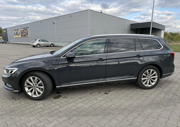 Volkswagen Passat cena 67000 przebieg: 132000, rok produkcji 2016 z Trzemeszno małe 301